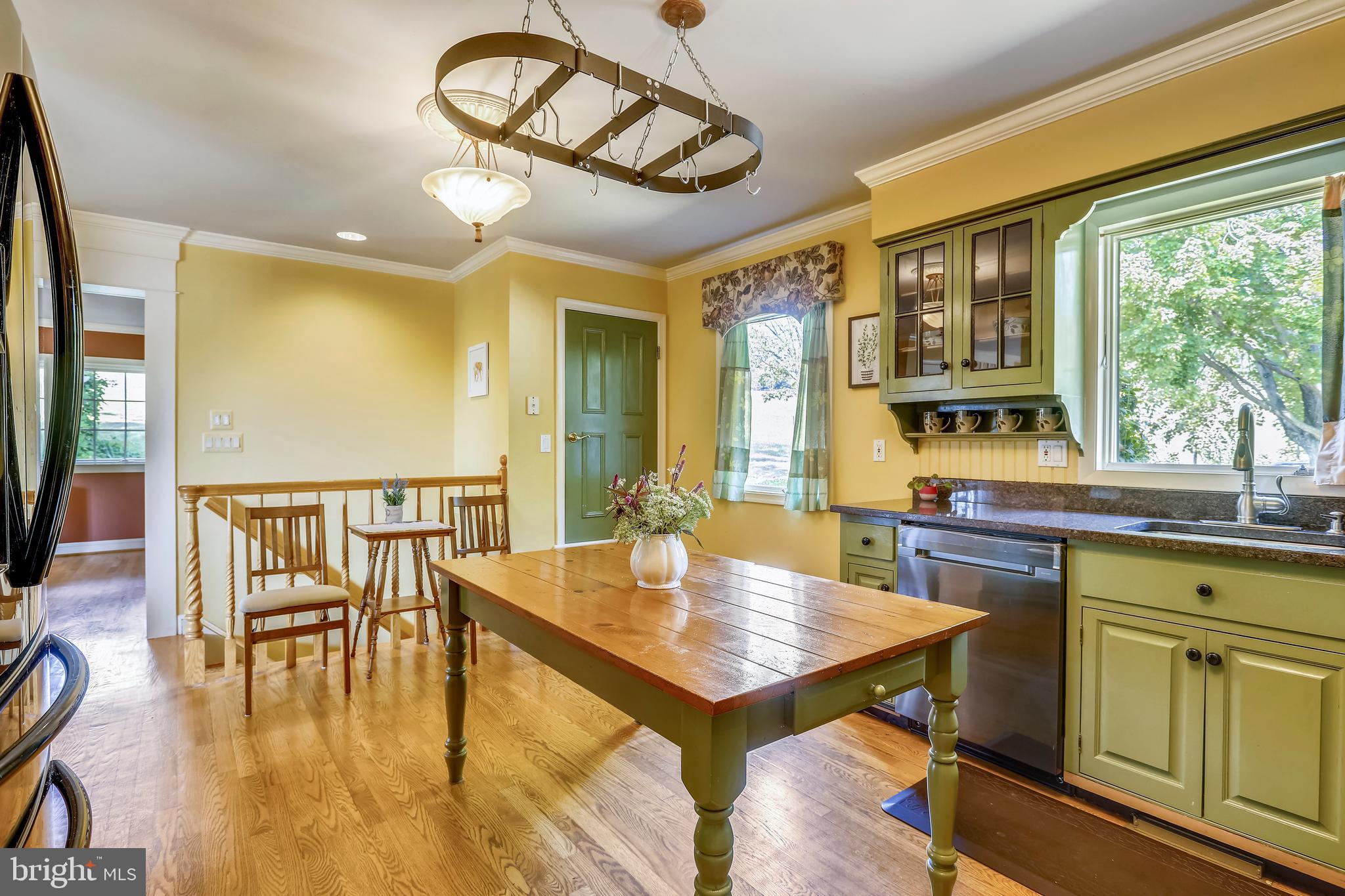 18325 Darnestown Road Boyds, MD 20841 - Photo 11 of 42 Easily a nice Breakfast area off of the Kitchen