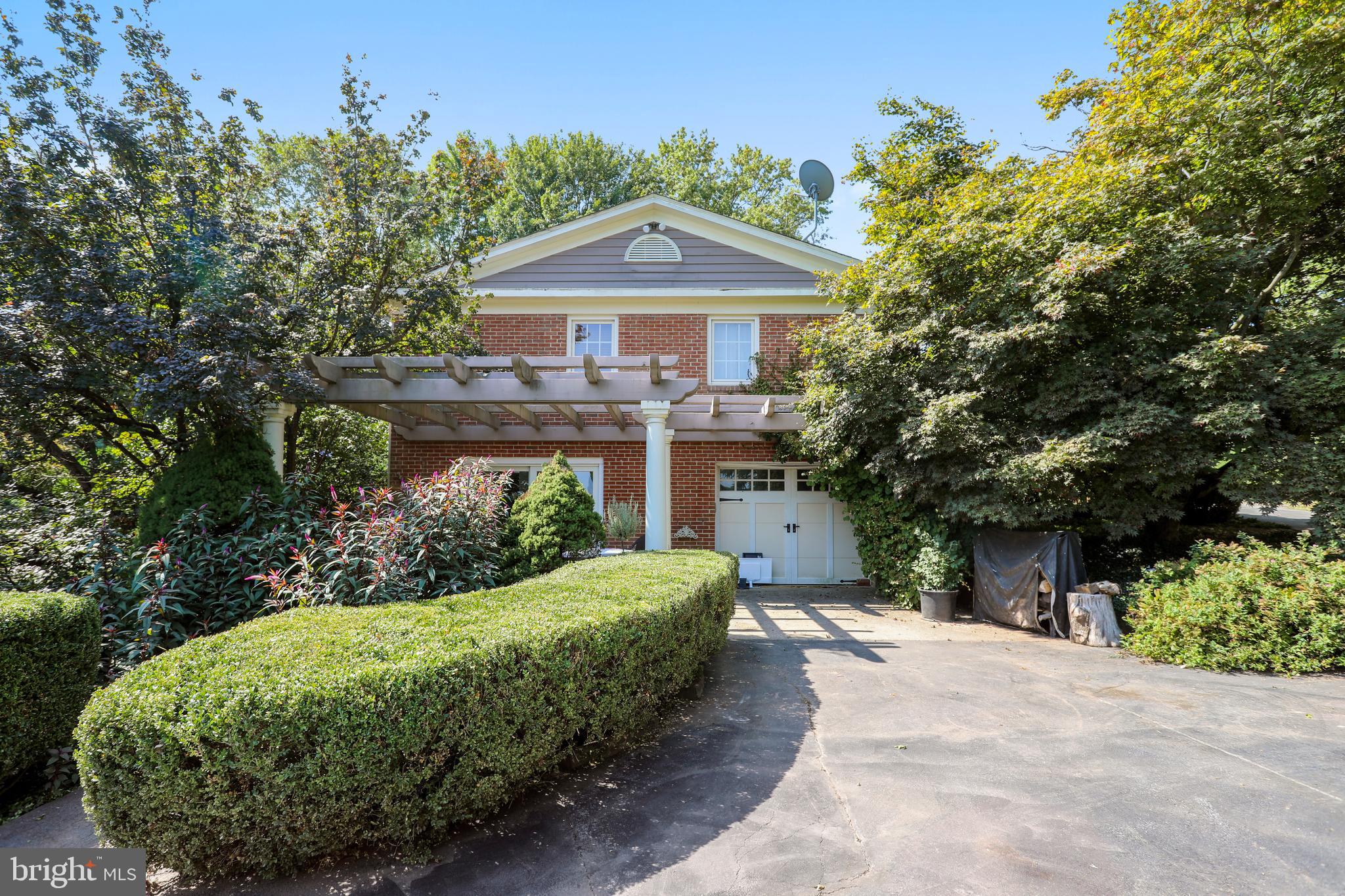 18325 Darnestown Road Boyds, MD 20841 - Photo 30 of 42 Single car garage