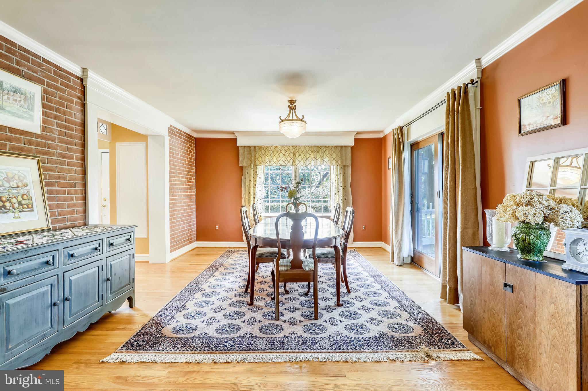 18325 Darnestown Road Boyds, MD 20841 - Photo 7 of 42 Over-sized Dining Room