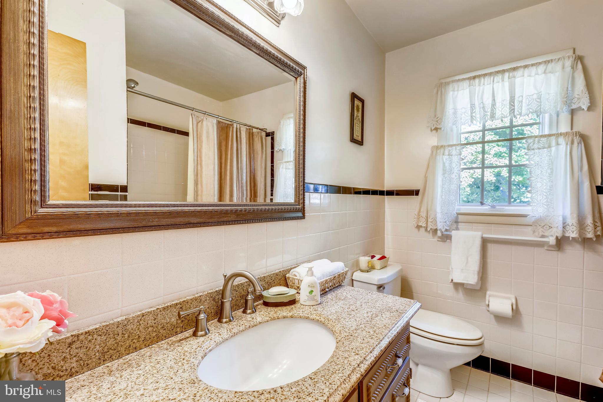 18325 Darnestown Road Boyds, MD 20841 - Photo 9 of 42 Hall Bathroom on the Main Level