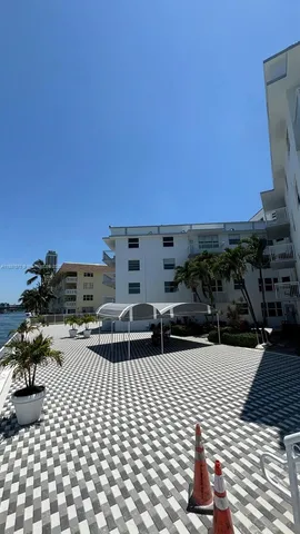 $1,700 | 1913 South Ocean Drive, Unit 115, Hallandale Beach, FL 33009