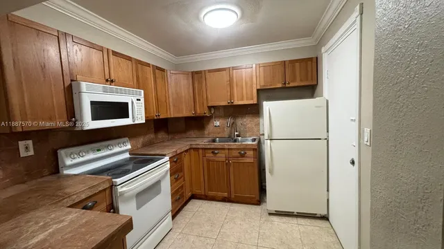 $1,700 | 1913 South Ocean Drive, Unit 115, Hallandale Beach, FL 33009