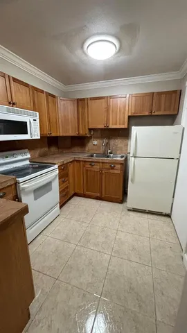 $1,700 | 1913 South Ocean Drive, Unit 115, Hallandale Beach, FL 33009