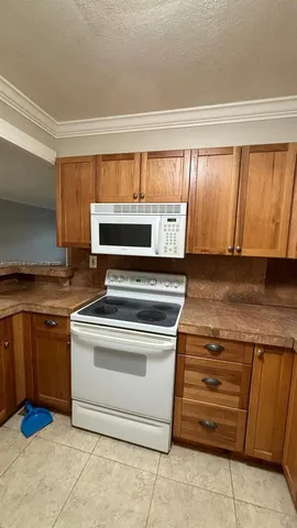 $1,700 | 1913 South Ocean Drive, Unit 115, Hallandale Beach, FL 33009