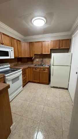 $1,700 | 1913 South Ocean Drive, Unit 115, Hallandale Beach, FL 33009