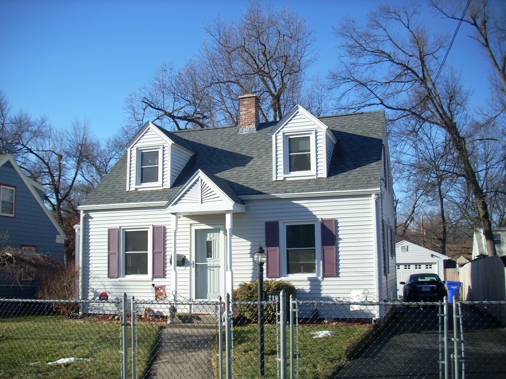 118 Redlands Street Springfield, MA 01104 - Photo 3 of 22