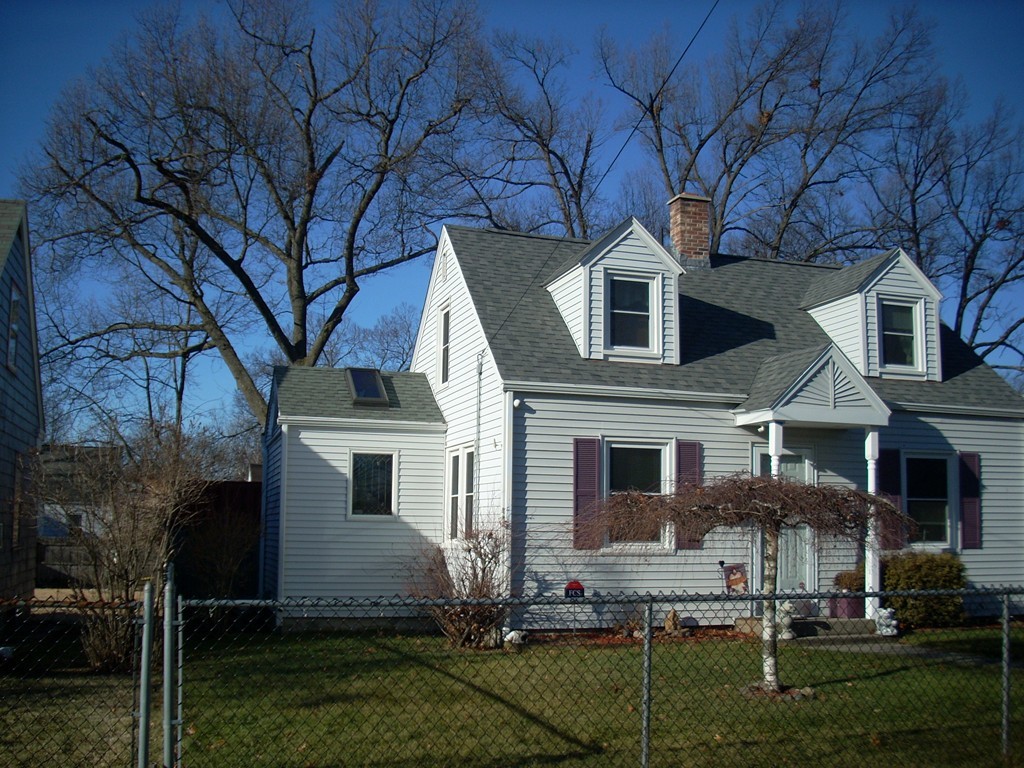 118 Redlands Street Springfield, MA 01104 - Photo 4 of 22