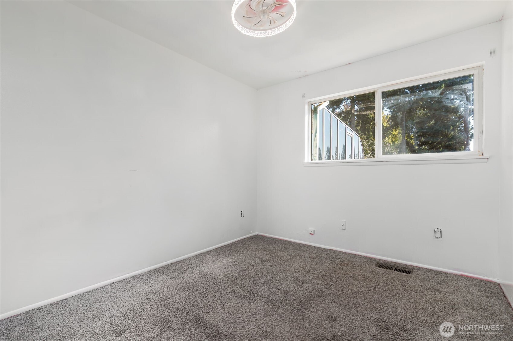 25322 32nd Place South Kent, WA 98032 - Photo 10 of 20 an empty room with a window