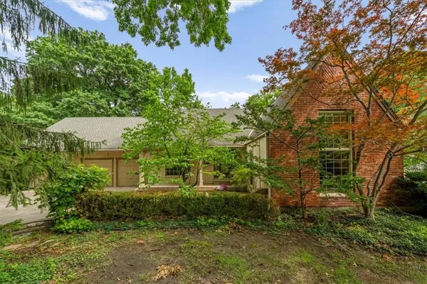 $679,000 | 2326 West 95th Street, Leawood, KS 66206