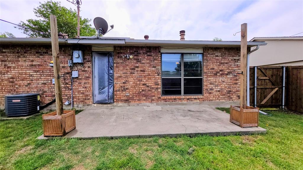 731 Leading Lane Allen, TX 75002 - Photo 17 of 18 a front view of a house with garden