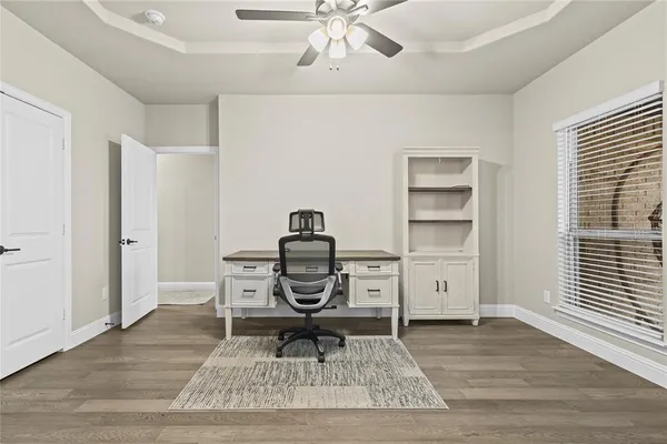 a view of a livingroom with furniture and a ceiling fan