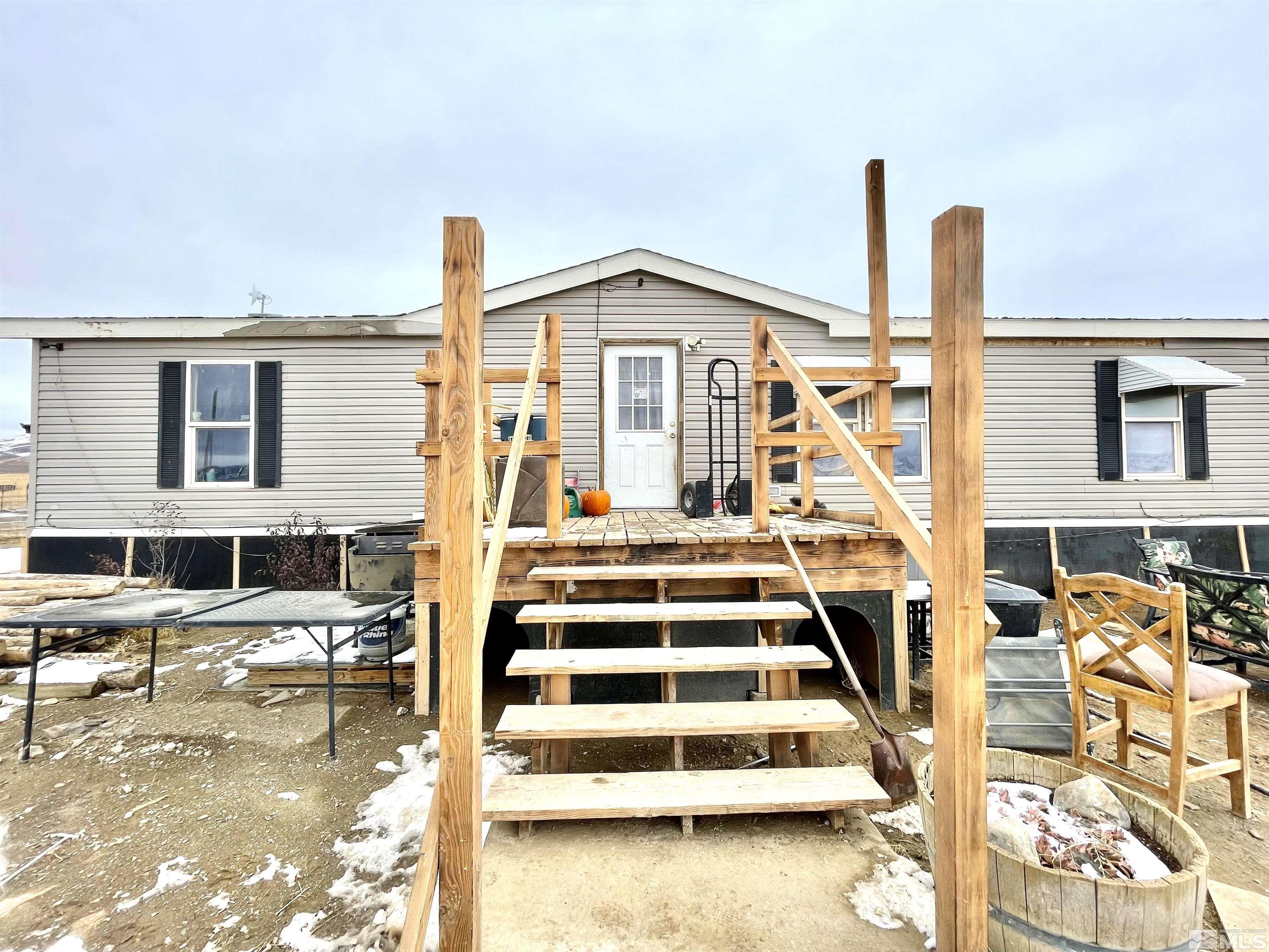 555 Harry Road Winnemucca, NV 89445 - Photo 3 of 11 a front view of a house with a ocean view