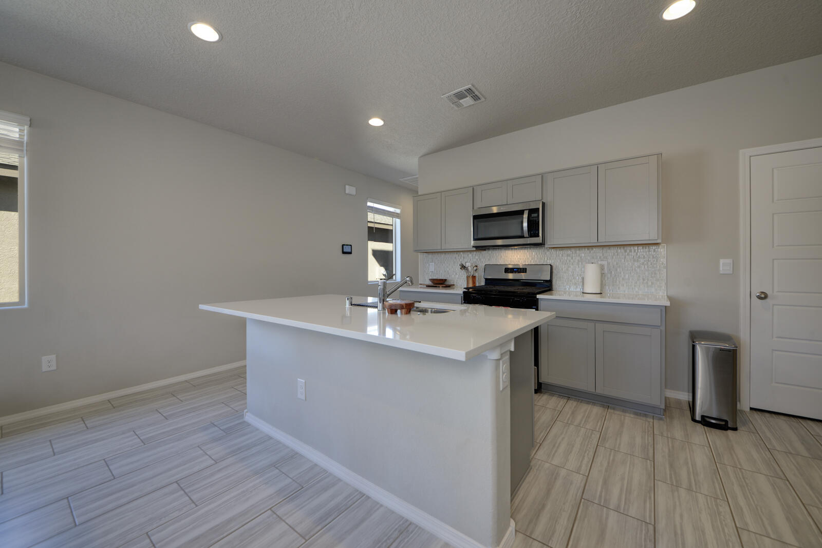 4886 Sandia Peak Road Northeast Rio Rancho, NM 87144 - Photo 8 of 33 Gallery Image 8