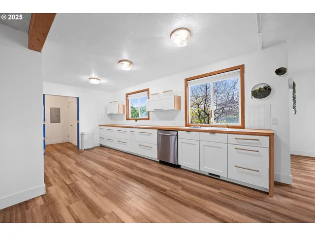 $525,000 | 321 North Holladay Drive, Seaside, OR 97138