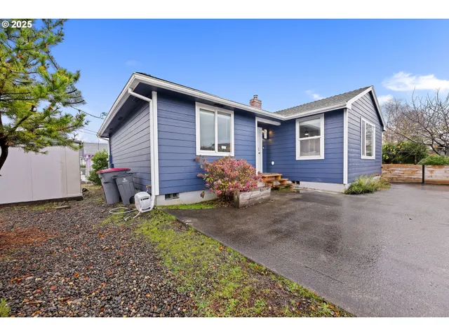 $525,000 | 321 North Holladay Drive, Seaside, OR 97138