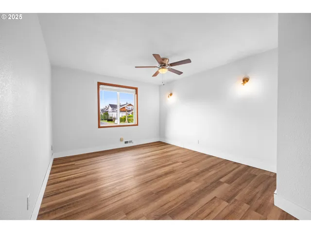 $525,000 | 321 North Holladay Drive, Seaside, OR 97138