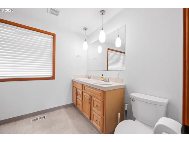 $525,000 | 321 North Holladay Drive, Seaside, OR 97138