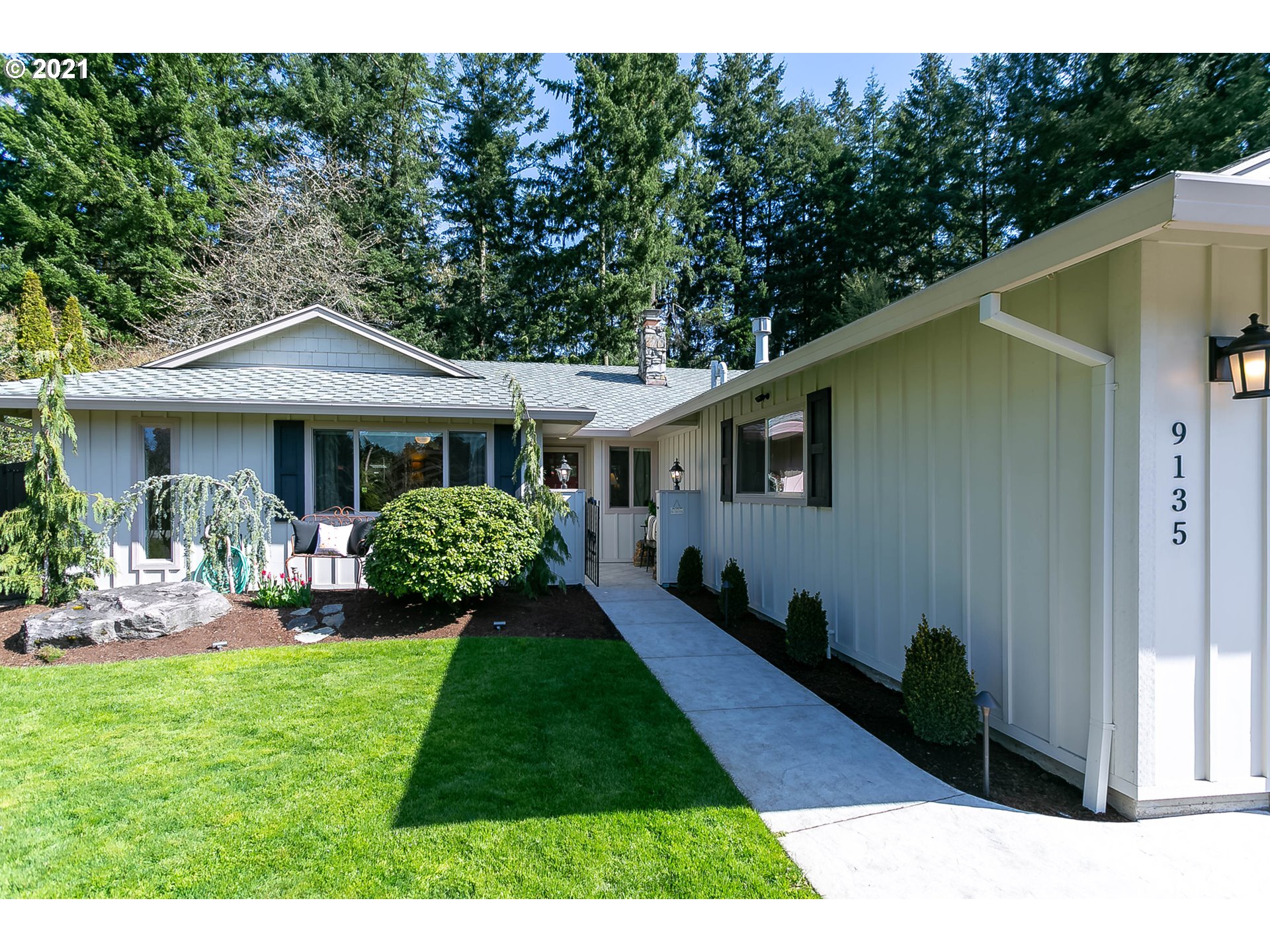 9135 Southwest Arapaho Road Tualatin, OR 97062 - Photo 2 of 32 Gallery Image 2