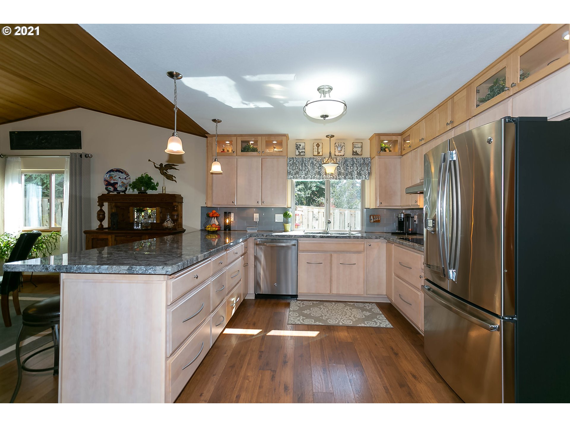 9135 Southwest Arapaho Road Tualatin, OR 97062 - Photo 12 of 32 Gallery Image 12