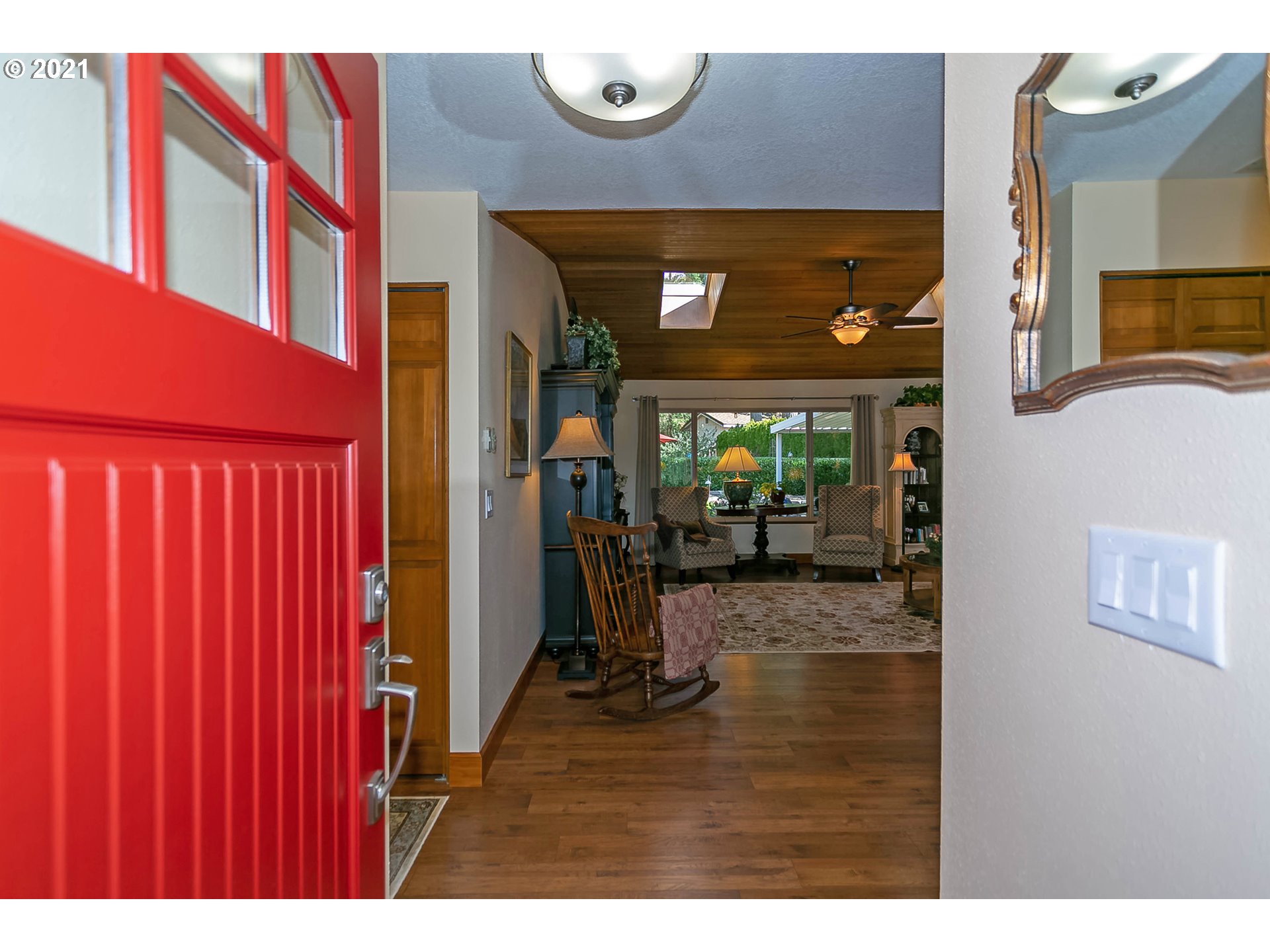 9135 Southwest Arapaho Road Tualatin, OR 97062 - Photo 4 of 32 Gallery Image 4