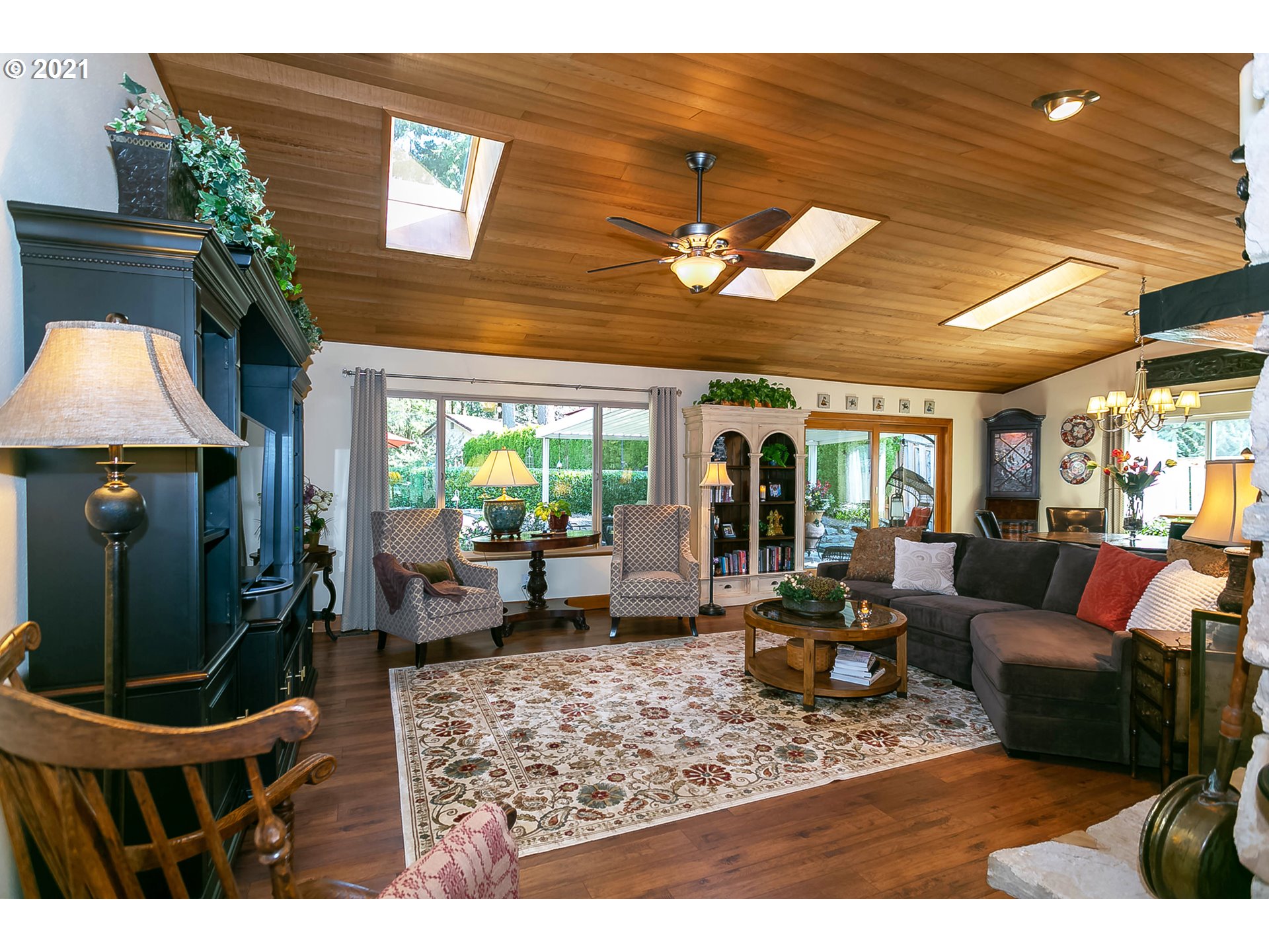 9135 Southwest Arapaho Road Tualatin, OR 97062 - Photo 7 of 32 Gallery Image 7