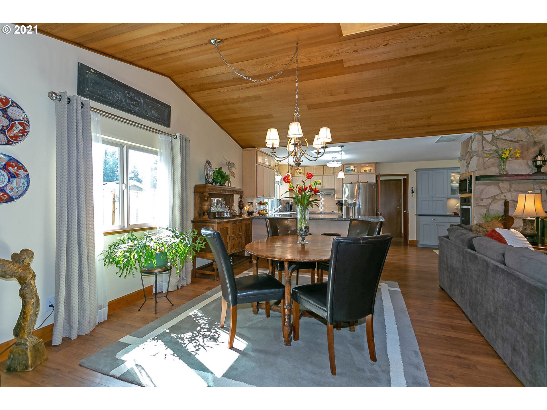 9135 Southwest Arapaho Road Tualatin, OR 97062 - Photo 9 of 32 Gallery Image 9
