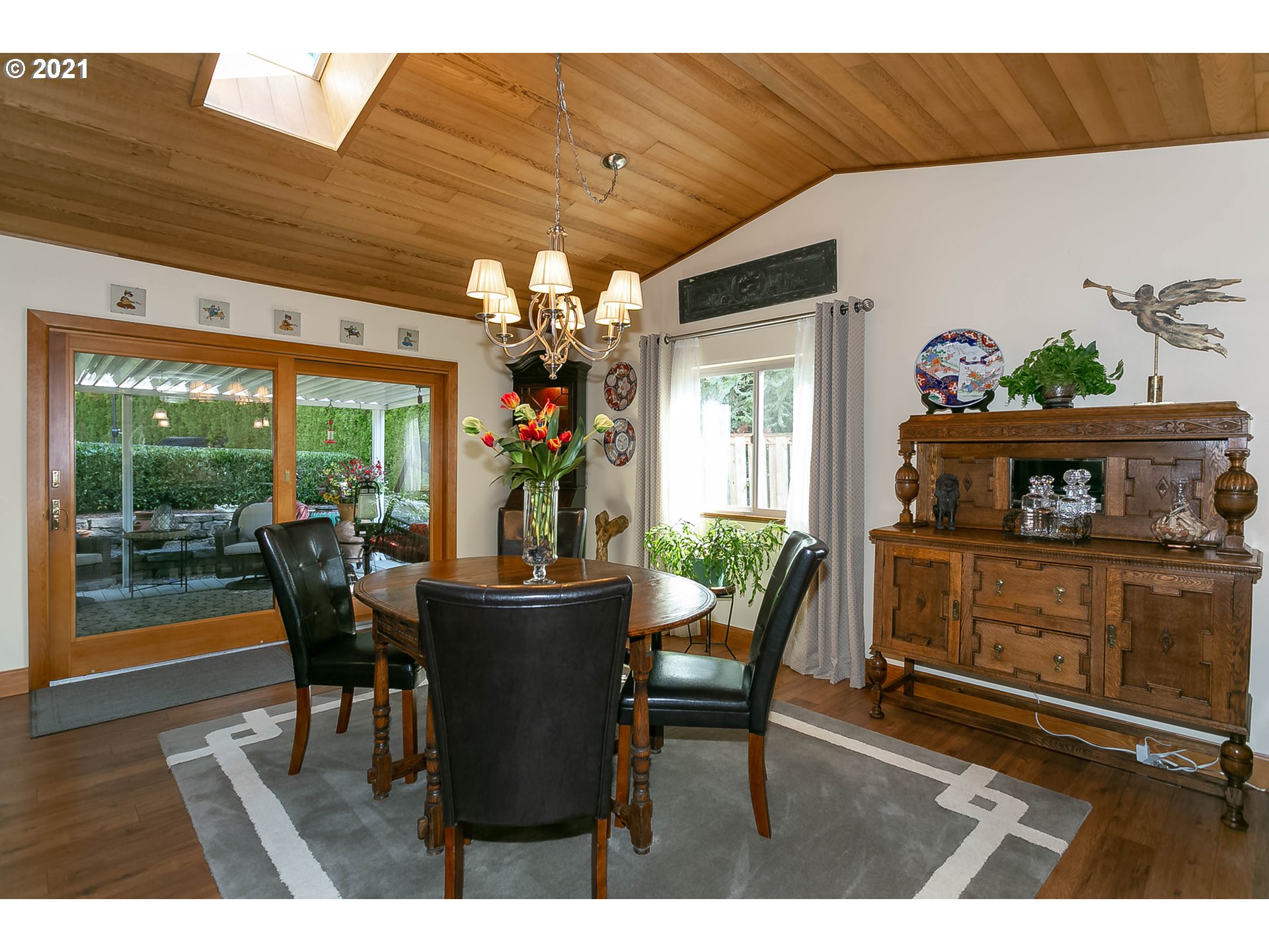 9135 Southwest Arapaho Road Tualatin, OR 97062 - Photo 10 of 32 Gallery Image 10