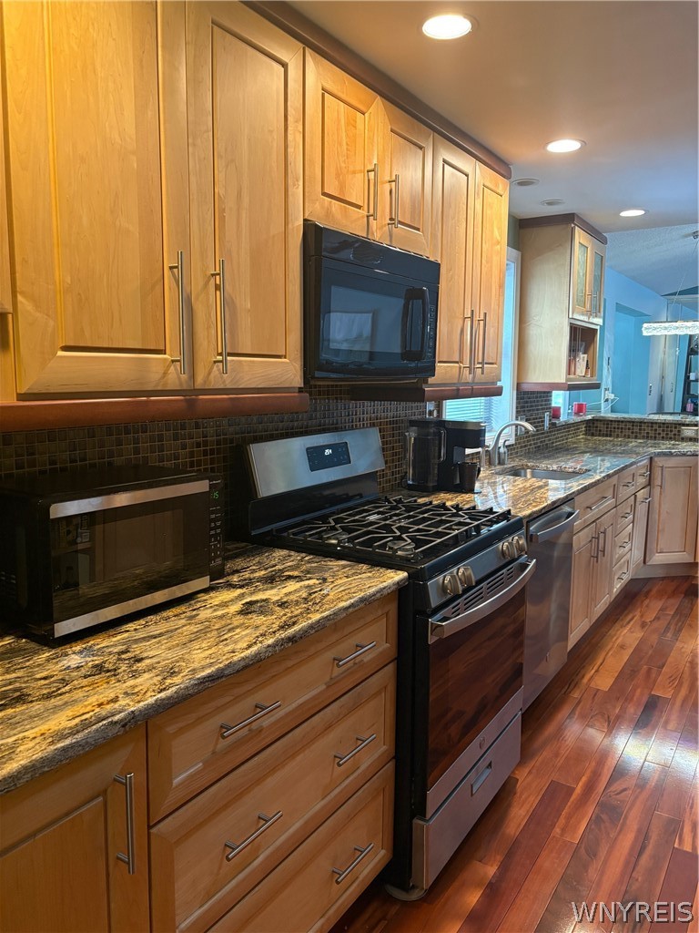 8421 Forest Road Royalton, NY 14067 - Photo 8 of 35 Beautiful Flooring and Loads of Counterspace