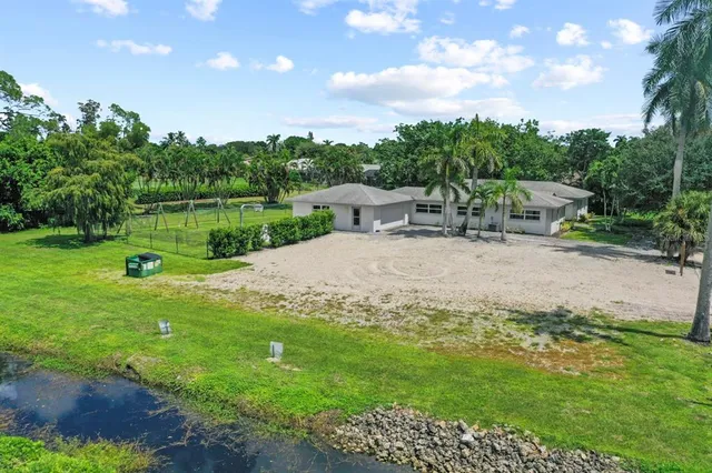 $1,095,000 | 101 St Andrews Boulevard, Naples, FL 34113