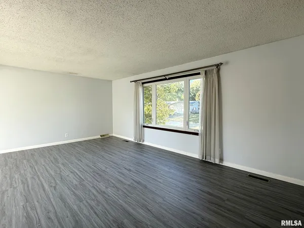 $269,900 | 4256 Evergreen Drive, Galesburg, IL 61401