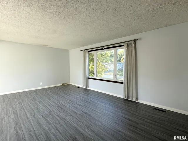 $280,000 | 4256 Evergreen Drive, Galesburg, IL 61401