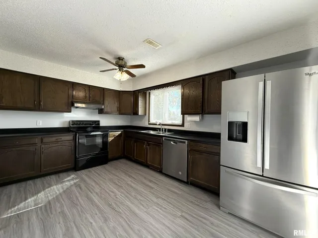 $280,000 | 4256 Evergreen Drive, Galesburg, IL 61401