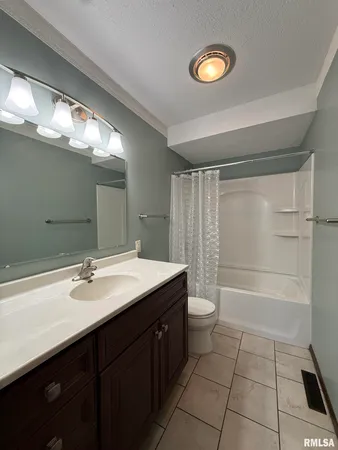 $269,900 | 4256 Evergreen Drive, Galesburg, IL 61401