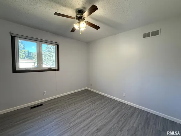 $269,900 | 4256 Evergreen Drive, Galesburg, IL 61401