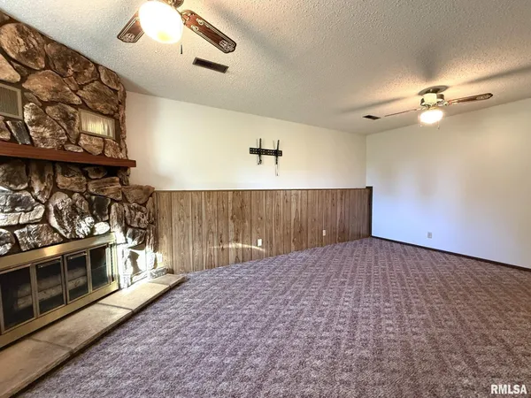 $269,900 | 4256 Evergreen Drive, Galesburg, IL 61401