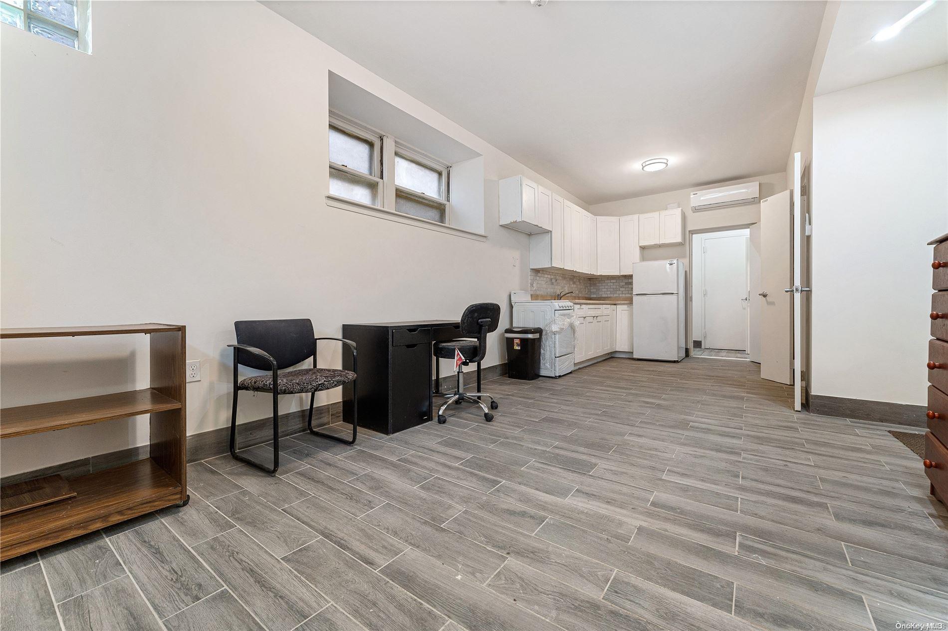 5112 Post Road Bronx, NY 10471 - Photo 26 of 35 a room with furniture and a wooden floor