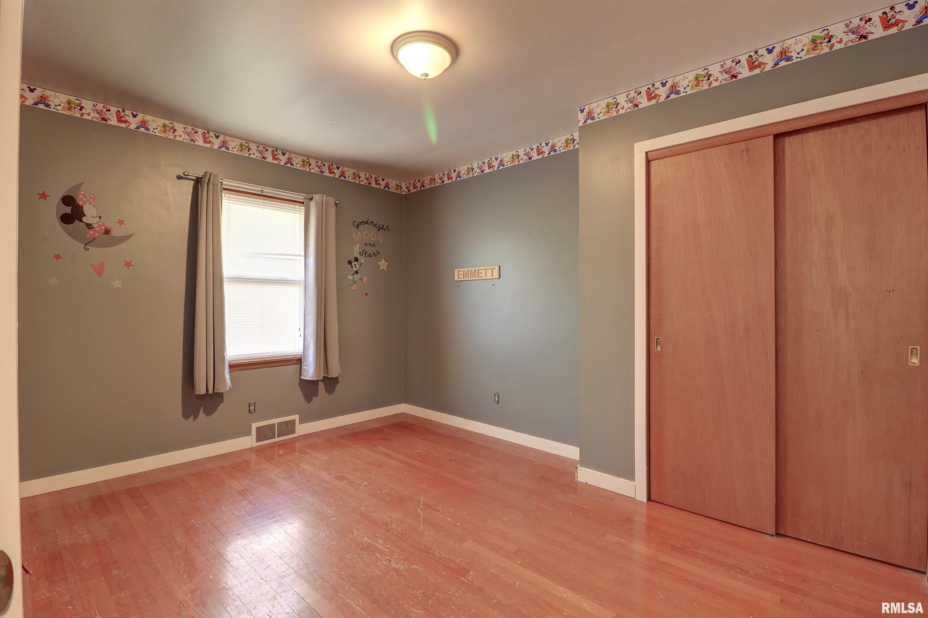 2386 Barker Street Clinton, IA 52732 - Photo 8 of 24