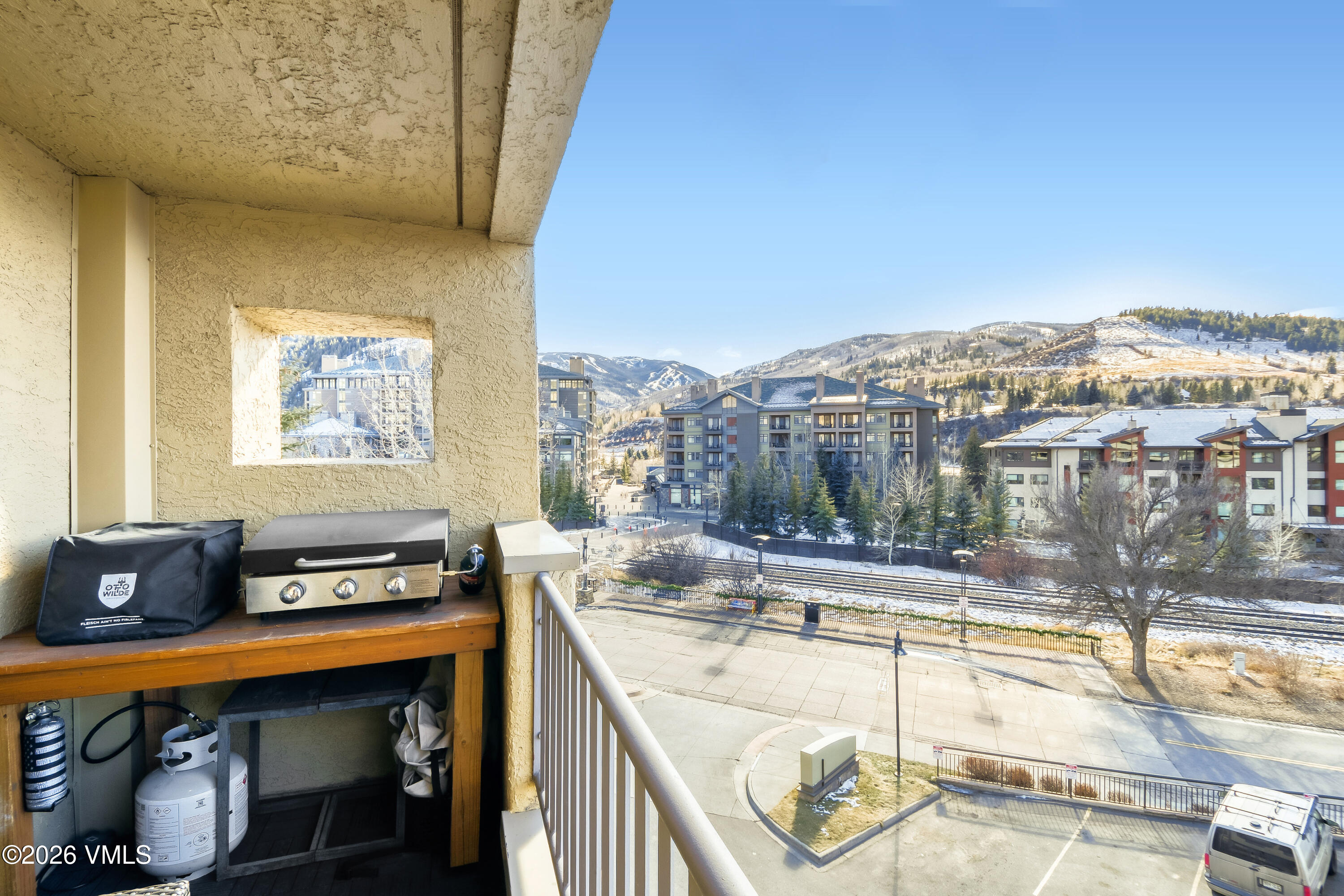 137 Benchmark Road, Unit 327 Avon, CO 81620 - Photo 3 of 40 137 bENCHMARK ROAD 327 - Print Quality -