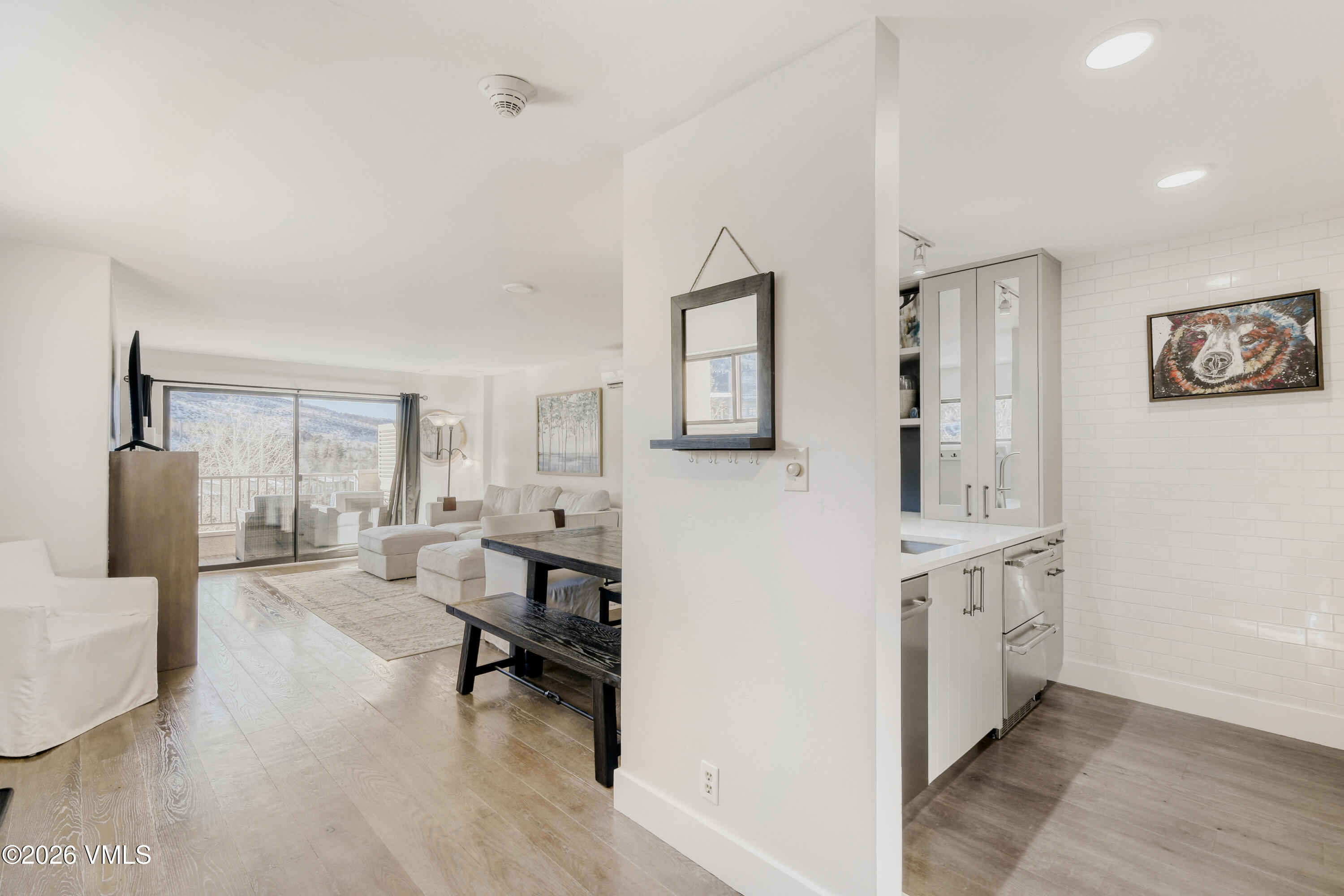 137 Benchmark Road, Unit 327 Avon, CO 81620 - Photo 4 of 40 137 bENCHMARK ROAD 327 - Print Quality -