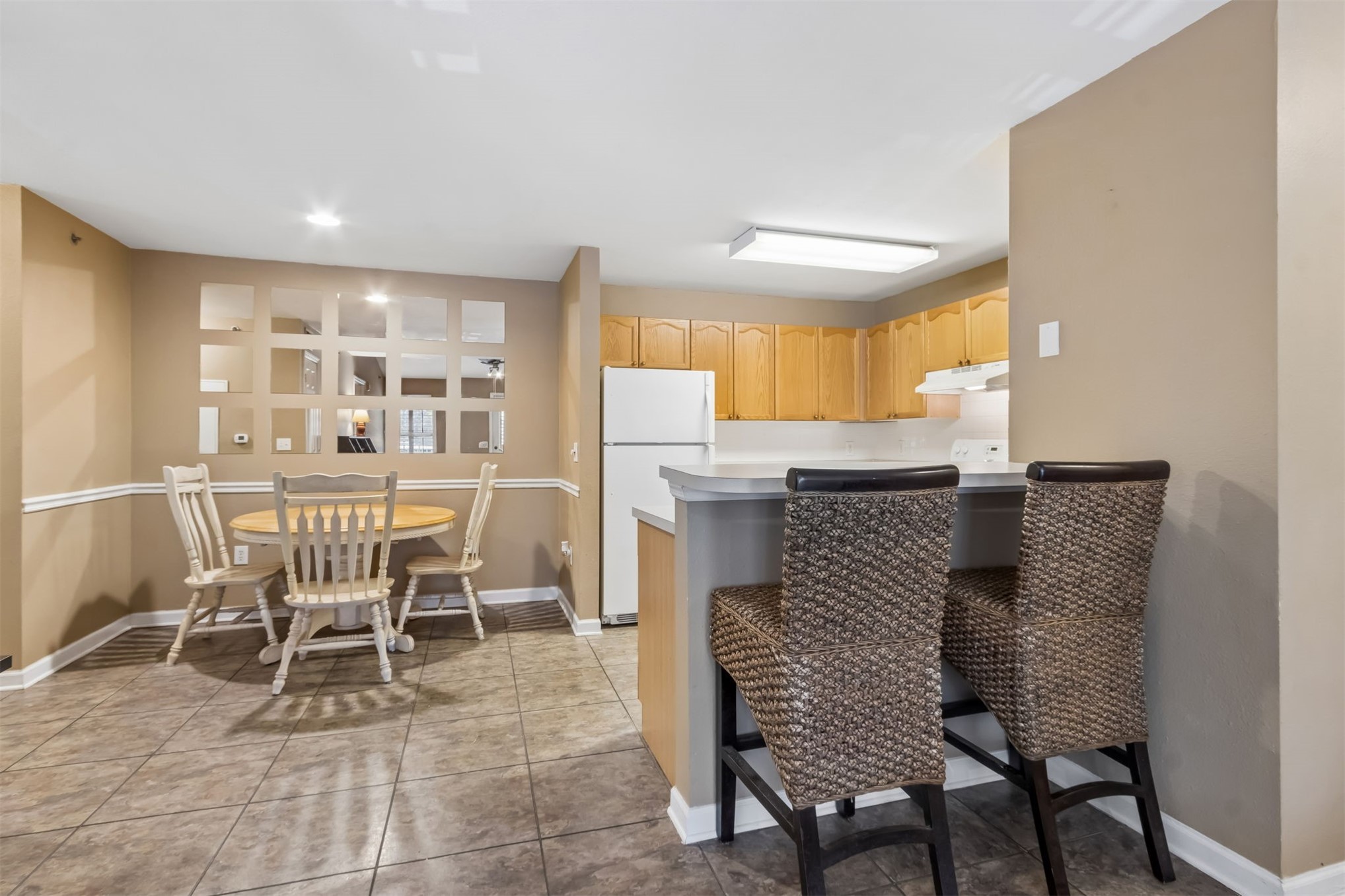 23583 Bahama Point, Unit 1526 Fernandina Beach, FL 32034 - Photo 9 of 43 Kitchen, bar, dining area
