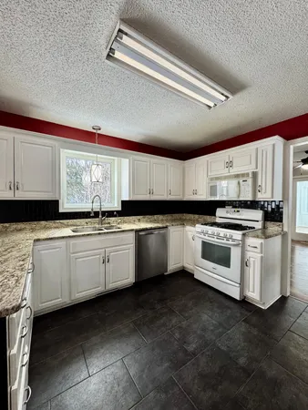 $3,200 | 3663 125th Avenue Northeast, Blaine, MN 55449
