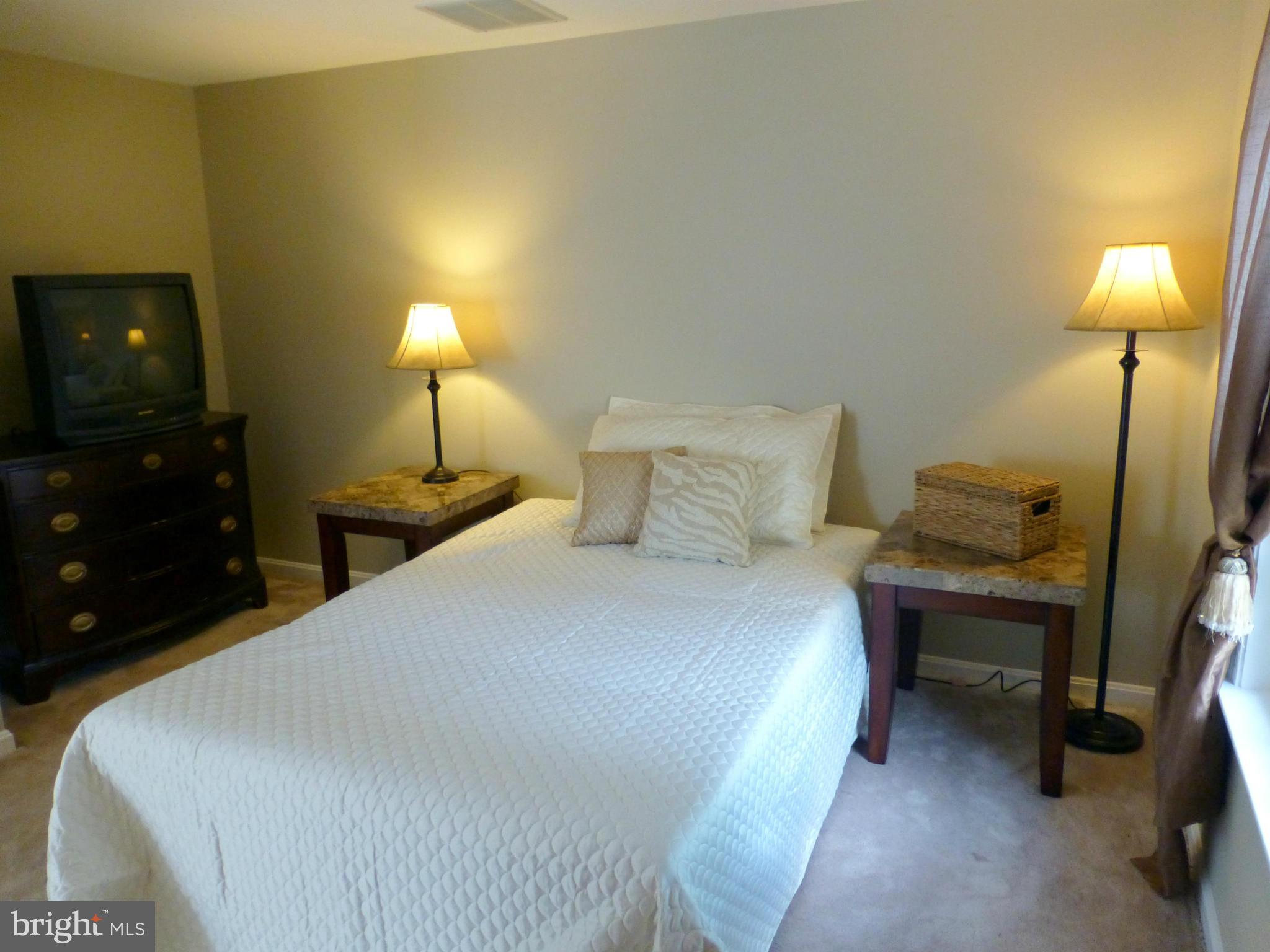 1816 Potomac Road Edgewater, MD 21037 - Photo 22 of 30 a bedroom with a bed and a lamp