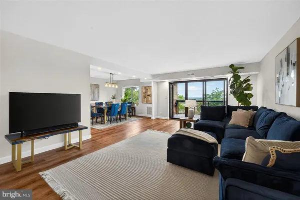 $699,900 | 8370 Greensboro Drive, Unit 626, McLean, VA 22102