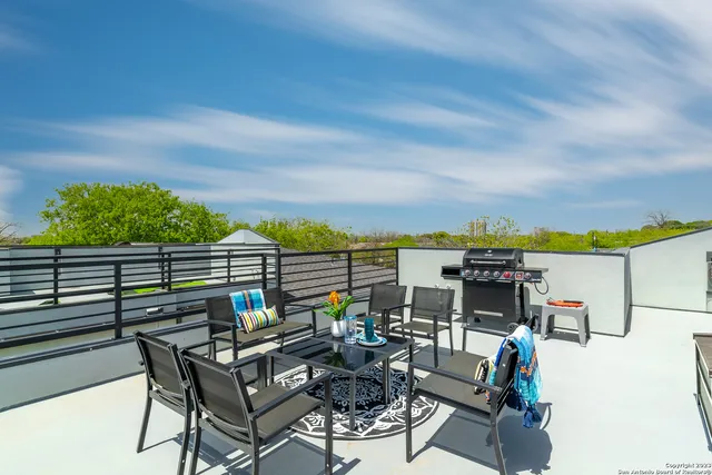 a view of a car park in front of house