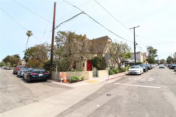 $3,600 | 3700 East 11th Street, Long Beach, CA 90804