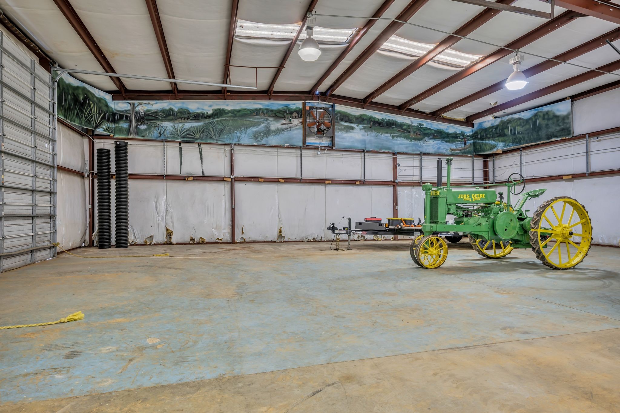2340 Ridge Road McEwen, TN 37101 - Photo 59 of 72 a view of a garage