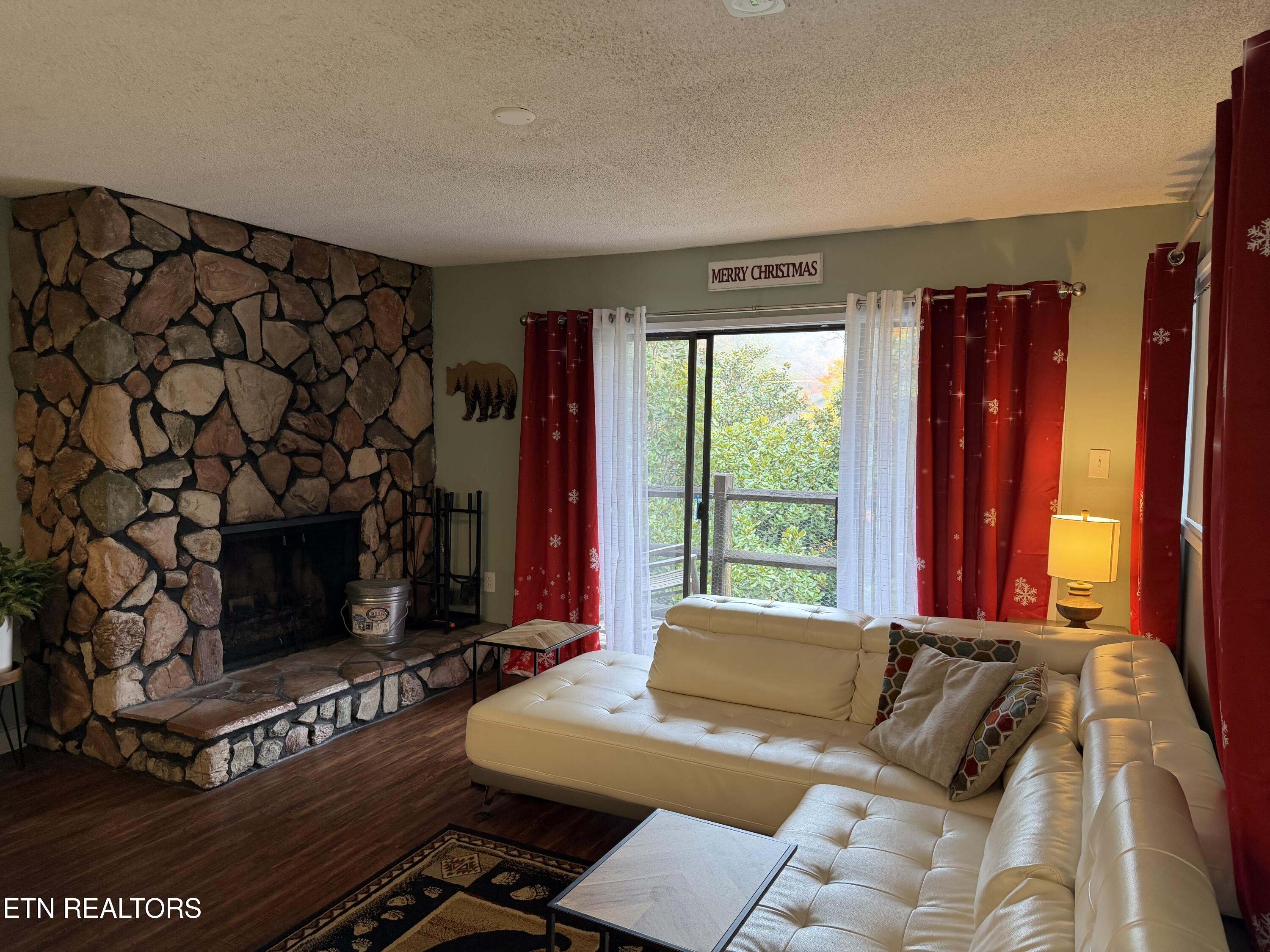 1081 Cove Road, Unit 824 Sevierville, TN 37876 - Photo 2 of 13 2