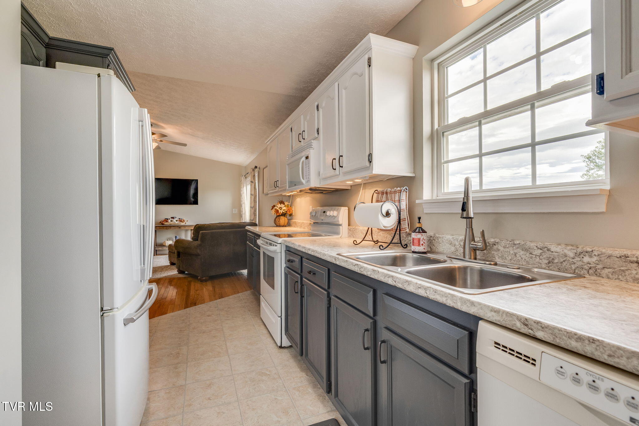 268 Eastern Star Road Kingsport, TN 37663 - Photo 13 of 41 011
