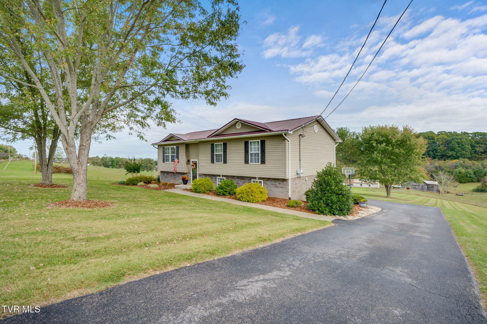 268 Eastern Star Road Kingsport, TN 37663 - Photo 2 of 41 003
