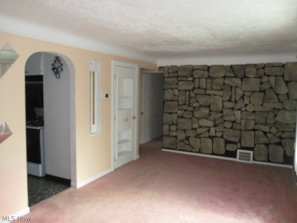 5407 Summit Road Cleveland, OH 44124 - Photo 5 of 15